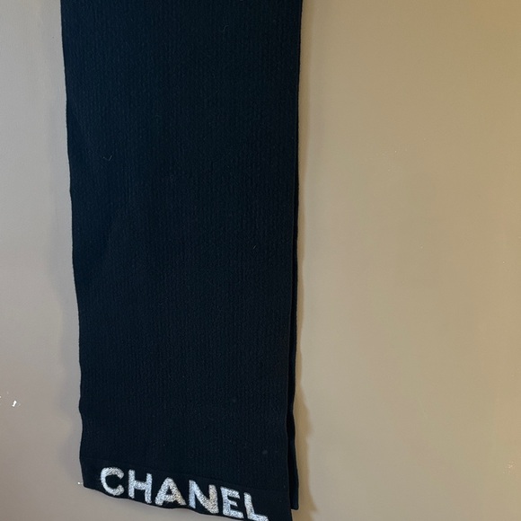 CHANEL Classic Black Knit Fabric - Picture 3 of 3